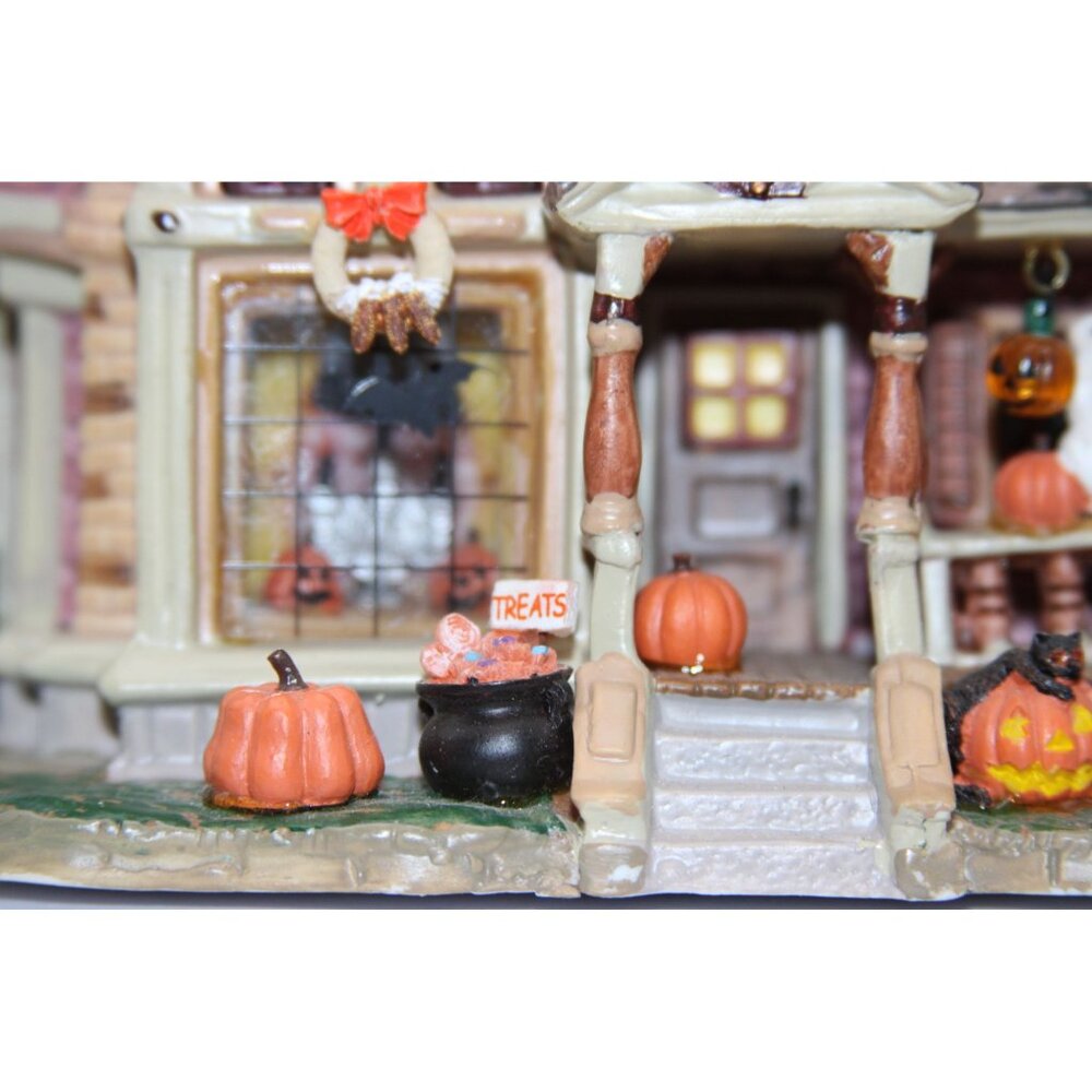 Lemax Spooky Town Village - Trick or Treaters House - Picture 7 of 7